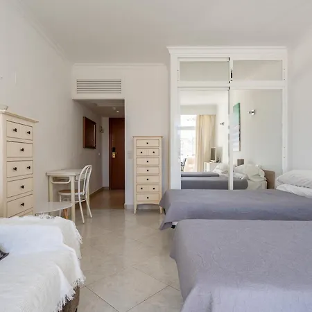 Sunny With Seaview 丰希罗拉